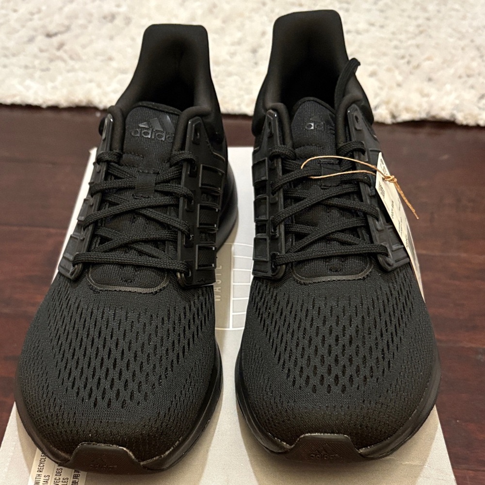 Adidas EQ21 Run.  SZ 11.